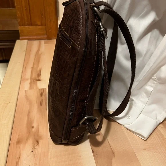 Jack Rogers Hornback Croco Convertible Backpack/Crossbody NWOT - Picture 9 of 15